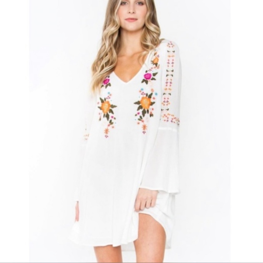 Sugar Lips Sz. L flowy dress with embroidering!
